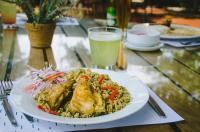 Jídlo v hotelu nebo okolí