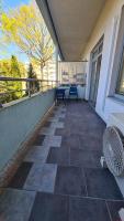 Spacious Condo 5 min to Jurmala Beachにあるバルコニーまたはテラス