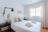 Posteľ alebo postele v izbe v ubytovaní Koti Rentals - Sandy Beach Apartment