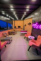 Posezení v ubytování Roof 264 Hotel & Suites
