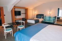 Postel nebo postele na pokoji v ubytování Roof 264 Hotel & Suites