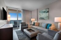 Hilton Grand Vacations Club Ocean 22 Myrtle Beachにあるシーティングエリア