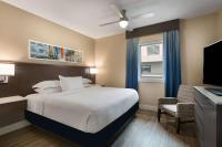 Hilton Grand Vacations Club Ocean 22 Myrtle Beachにあるベッド