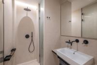 Koupelna v ubytování Top-Notch location, an Exceptionally Stylish flat