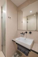 Koupelna v ubytování Top-Notch location, an Exceptionally Stylish flat