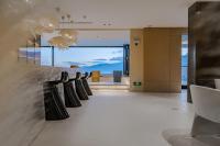 TV a/nebo společenská místnost v ubytování Dali Oriental Seaview Hotel -Dali Erhai