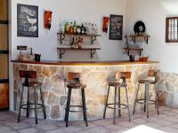 The lounge or bar area at CASA RURAL EL TRASTERO DE CARMELO
