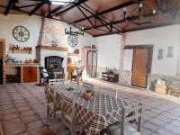 A seating area at CASA RURAL EL TRASTERO DE CARMELO