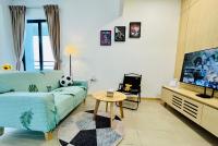 Netflix-Seaview-SunsetView-PuteriBeach-Mutiara Beach Resort Melakaにあるテレビまたはエンターテインメントセンター