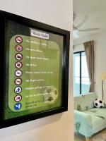 Netflix-Seaview-SunsetView-PuteriBeach-Mutiara Beach Resort Melakaにあるテレビまたはエンターテインメントセンター