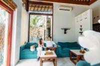 Aksari Villa Seminyak by Ini Vie Hospitalityにあるシーティングエリア