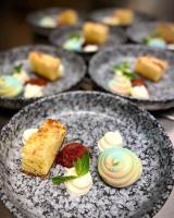 Jídlo v hotelu nebo okolí