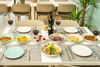 Jídlo v hotelu nebo okolí