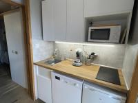 Kuchnia lub aneks kuchenny w obiekcie Studio 4 pers, Quartier des Jeux, Alpe d'Huez - Balcon exposé Sud, proche pistes et commerces - FR-1-405-225