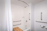 Ein Badezimmer in der Unterkunft Hampton Inn Miami Airport East