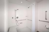 Ein Badezimmer in der Unterkunft Hampton Inn Miami Airport East
