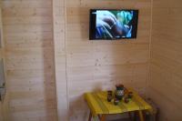 TV a/nebo společenská místnost v ubytování Chata Cep