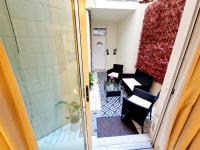 Posezení v ubytování Modern Hyde Park Home with Private Entrance & Private Back Patio near Bayswater & Paddington Stations