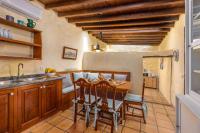 A kitchen or kitchenette at Casa El Barranco