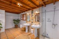 A bathroom at Casa El Barranco