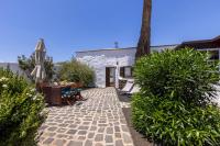 A garden outside Casa El Barranco