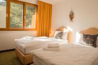 A bed or beds in a room at Dorfpension Mariahilfberg