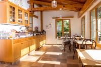 A kitchen or kitchenette at Dorfpension Mariahilfberg