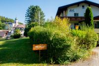 A garden outside Dorfpension Mariahilfberg