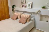 Posteľ alebo postele v izbe v ubytovaní MARBELLA - ALICATE BEACHFRONT Apartment - 5
