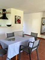 Część wypoczynkowa w obiekcie Appartement bord de mer avec piscine privee Porticcio
