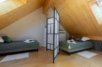 Posteľ alebo postele v izbe v ubytovaní Chalet Like Upstairs Private Suite