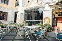 Tòa nhà nơi khách sạn tọa lạc