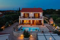Bazén v ubytování Villa Sara - perfect family holiday nebo v jeho okolí