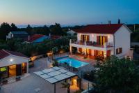 Bazén v ubytování Villa Sara - perfect family holiday nebo v jeho okolí