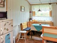 Kuchyň nebo kuchyňský kout v ubytování Two-Bedroom Holiday home in Digermulen