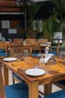 Richmonde Ananta Elite Luxurious Villa & Apartments,Goaにあるレストランまたは飲食店
