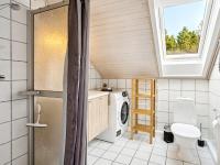Koupelna v ubytování Apartment Byriel - 2-3km from the sea by Interhome