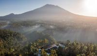 ホテルから撮影された、または一般的な山の景色