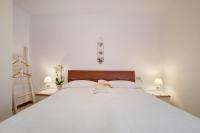 A bed or beds in a room at Stella del Garda 2 con terrazza