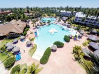 Una vista aérea de una piscina en un resort. en VIK hotel Arena Blanca, en Punta Cana