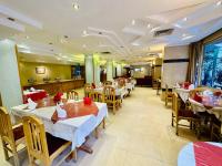 Restaurace v ubytování Queens Valley Hotel