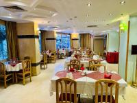 Restaurace v ubytování Queens Valley Hotel