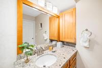Great Ocean View Condo, Near Beach with Free Parking!の見取り図または間取り図