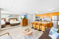 Great Ocean View Condo, Near Beach with Free Parking!にあるキッチンまたは簡易キッチン