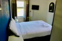 Henson Hotel Pleasure Beachにあるベッド