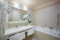 Koupelna v ubytování Interhotel Central