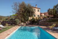 Bazén v ubytovaní La Bastide de Correns alebo v jeho blízkosti