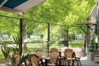 Κήπος έξω από το Elite Hotel Knaust