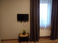 TV a/nebo společenská místnost v ubytování Kaftan Hotel