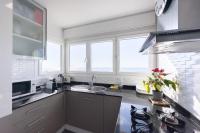 Kuchyň nebo kuchyňský kout v ubytování Impresionante Apartamento delante del Mar